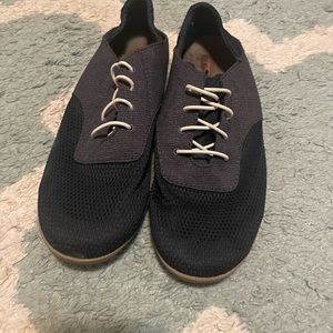 Worn once great condition. Breathable mesh design,no tie lace and supportive.